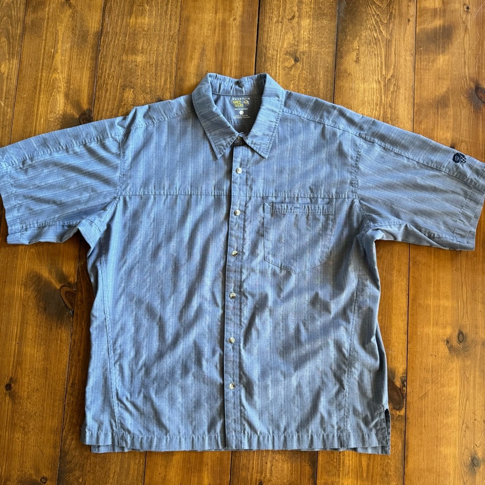 EUC Mountain Hardwear Men’s XL Slate Blue Short Sleeve Button-Down Shirt
